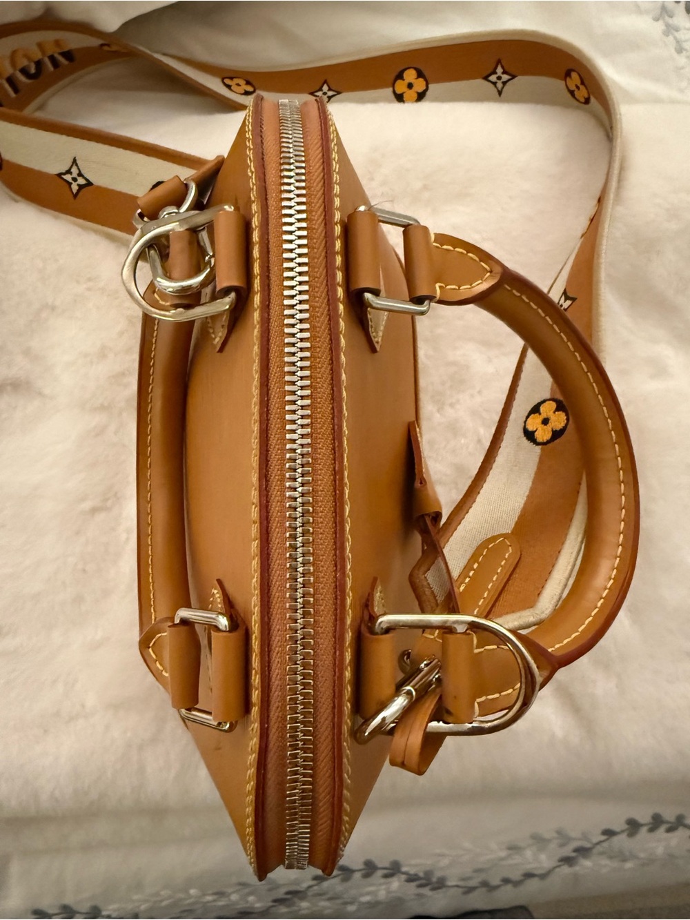 Louis Vuitton Alma BB bag - Picture 6 of 12